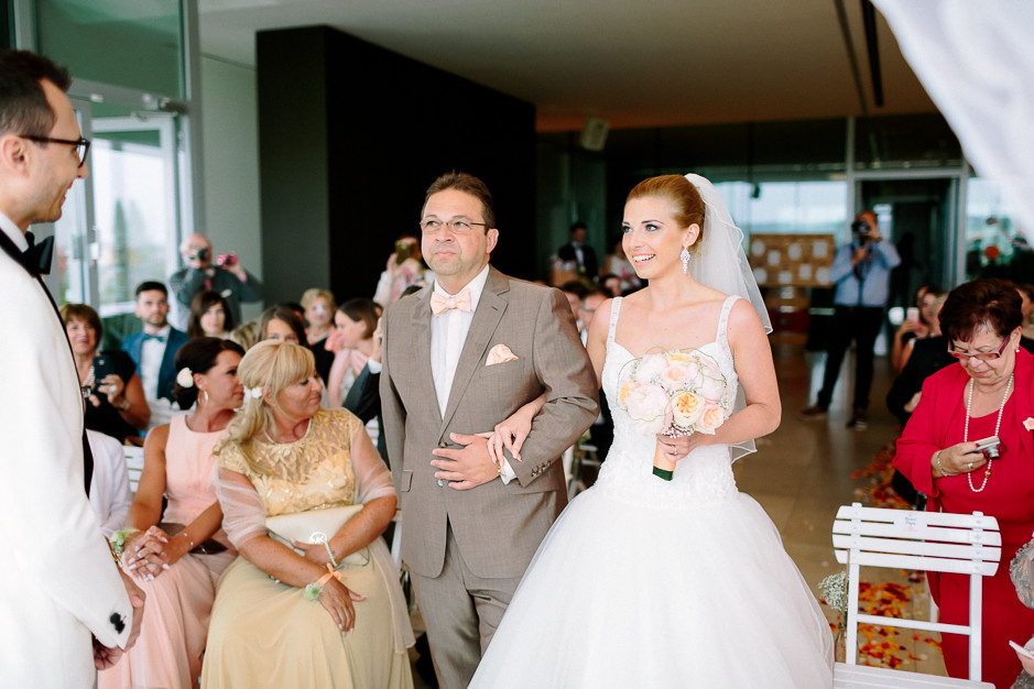 Daniela+Manuel - DM-Hochzeit-Weingut-Hillinger-030.jpg