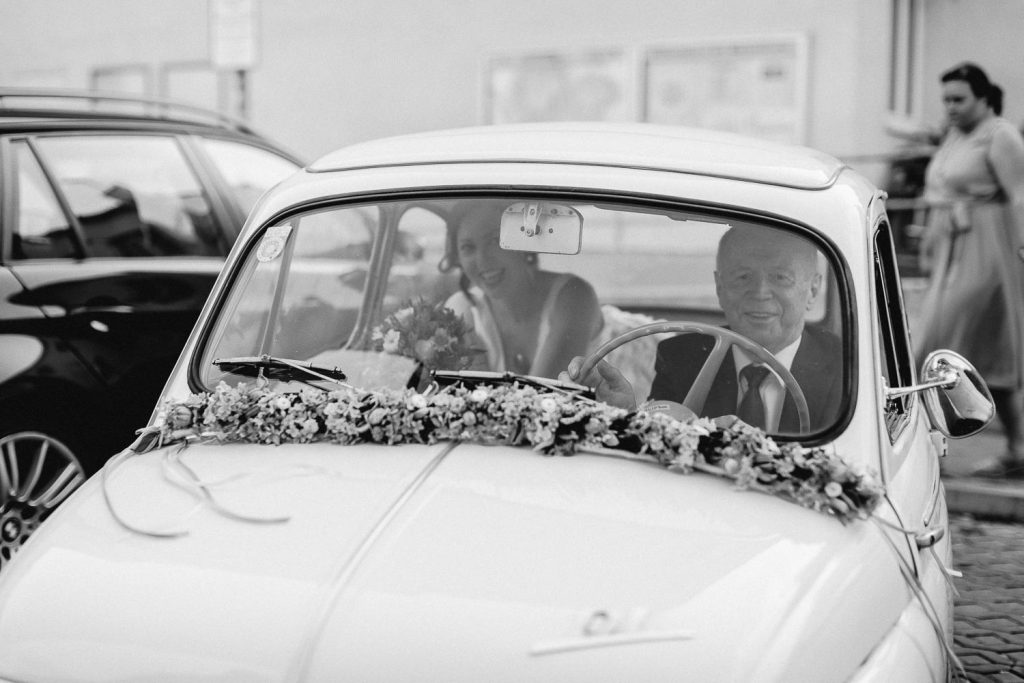 Barbara+Florian - BF-Hochzeit-Moebeldepot-012.jpg