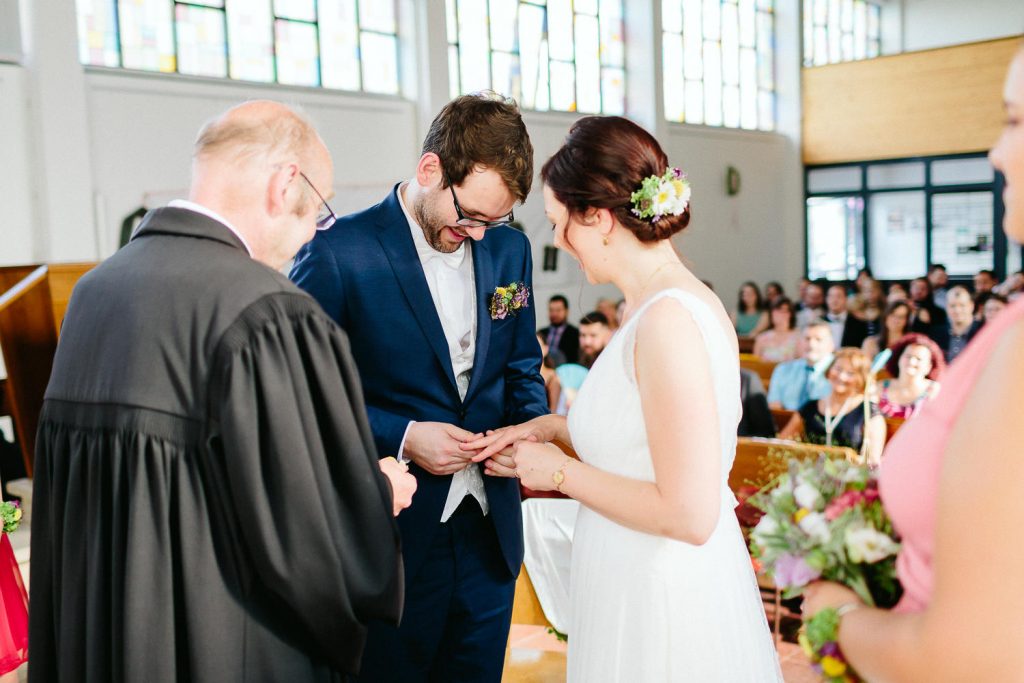 Barbara+Florian - BF-Hochzeit-Moebeldepot-020.jpg