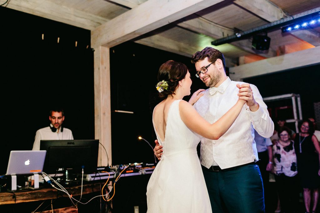 Barbara+Florian - BF-Hochzeit-Moebeldepot-066.jpg