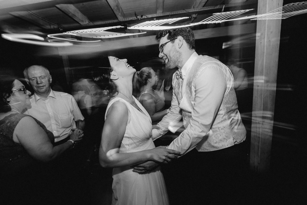 Barbara+Florian - BF-Hochzeit-Moebeldepot-068.jpg