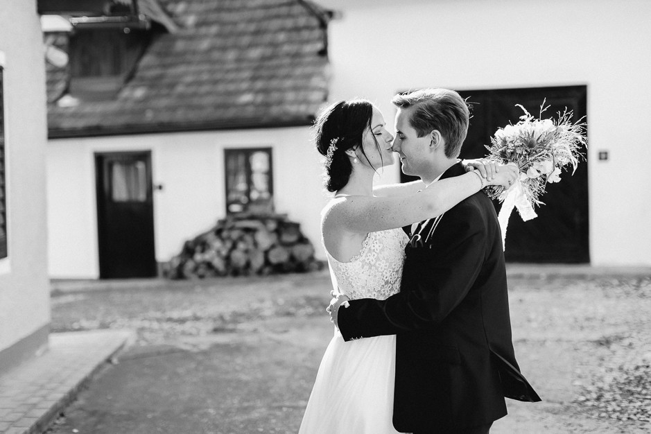 Inga+Michael - IM-Hochzeit-Weingut-Holler-087.jpg