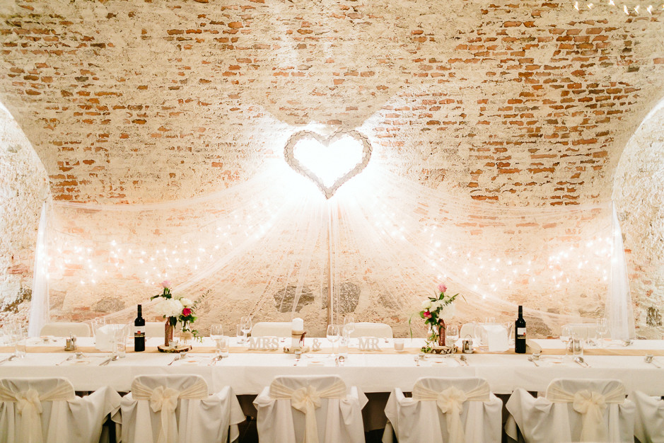 Tamara+Thomas - Hochzeit-Burg-Forchtenstein-076.jpg