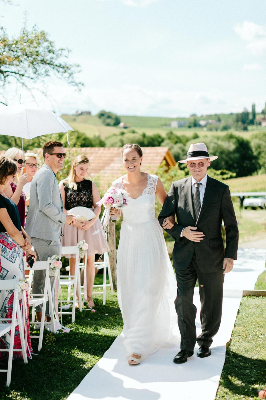 Julia+Daniel - JD-Hochzeit-Weingut-Holler-036.jpg