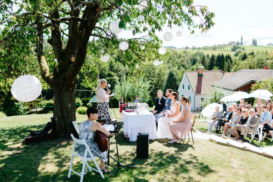 Julia+Daniel - JD-Hochzeit-Weingut-Holler-040.jpg